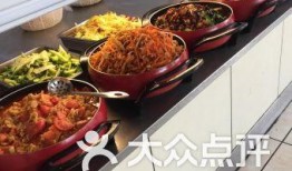 济南大学二食堂吃瓜,瓜果飘香，美食共享的校园时光