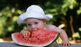不要给孩子吃瓜,呵护孩子健康成长
