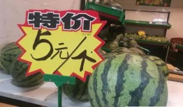 昆明公园吃瓜,消暑解馋，共享悠闲时光