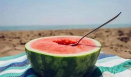 用勺吃瓜,品味夏日清凉的别样风情