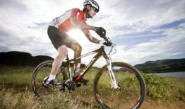 骑行遇到玉米吃瓜,邂逅玉米瓜香之旅