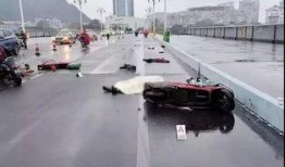 桥下堵车吃瓜,一场别开生面的交通奇观