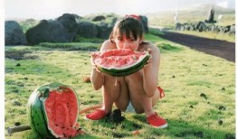 吃瓜女生壁纸,揭秘吃瓜女生壁纸背后的潮流密码