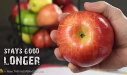 吃哈密瓜割嘴角,嘴角割痕见证美味瞬间