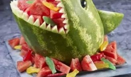 滚滚吃笋不吃瓜,专情笋香，不问瓜果繁华