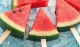 用勺吃瓜,品味夏日清凉的别样风情