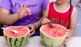 吃瓜抓妈妈,揭秘家庭温馨瞬间