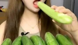 吃瓜吃嘎嘣脆的东西,吃瓜吃出无限乐趣