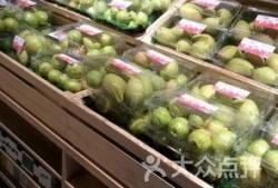 厦门情侣吃瓜,共享悠闲时光